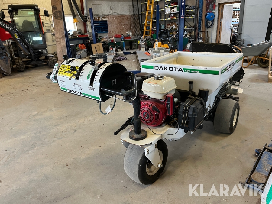 Sandudlægger Dakota 310 Turf tender