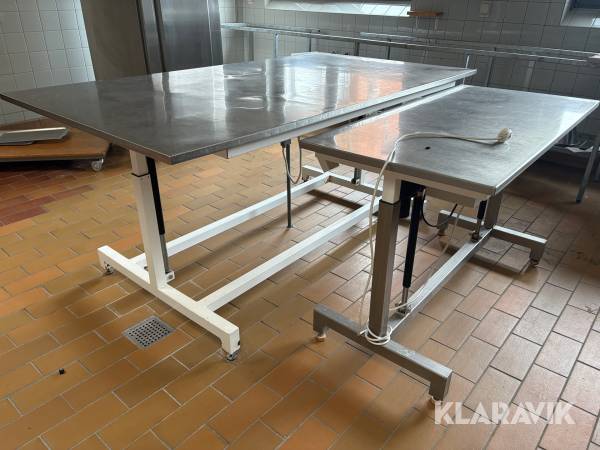 Hæve/sænke borde - 2 styks - brugt i storkøkken