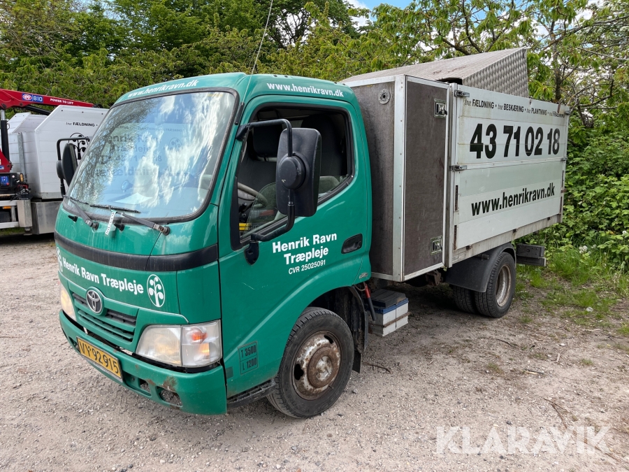 Varebil Toyota Dyna 150 med tiplad
