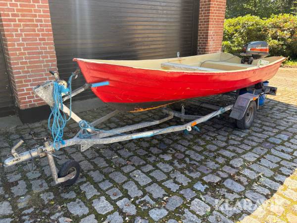 Jolle med Mariner påhængsmotor og Variant bådtrailer