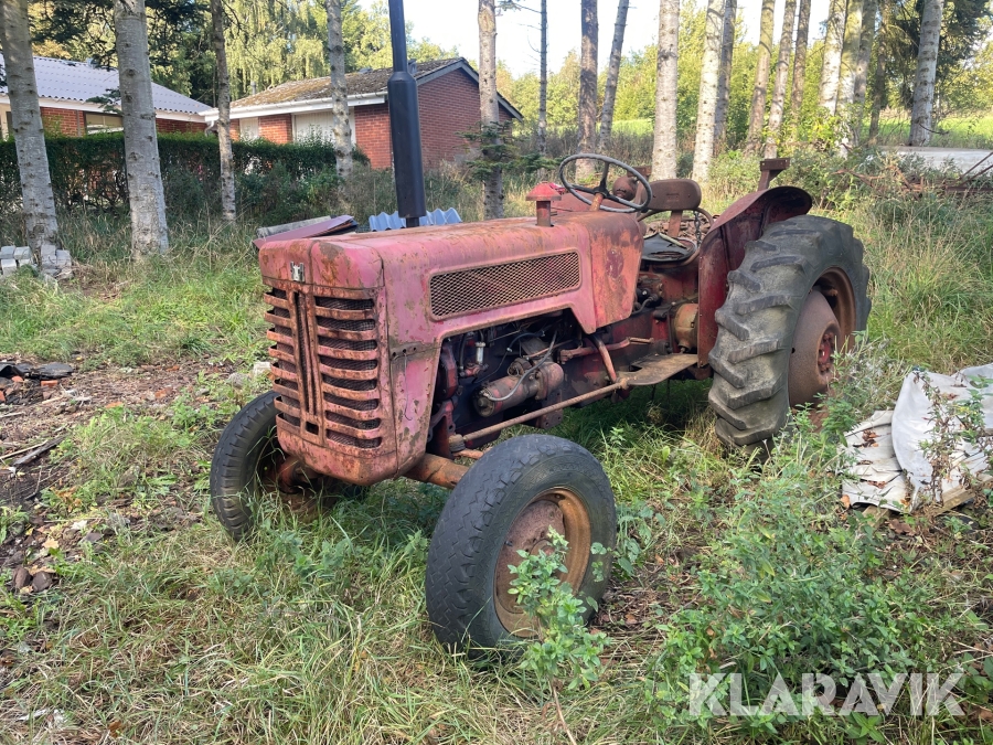 Veterantraktor IH 275