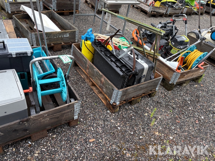 Blandet lot  Kantklipper, haveslange, opbevaring kasser , løvblæser