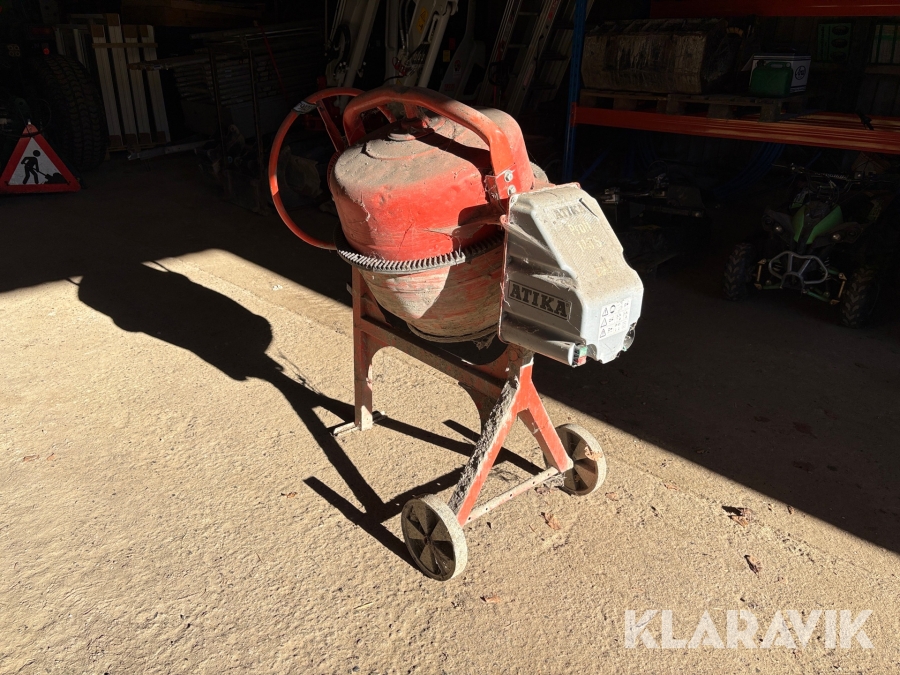 Trommer blander Atika