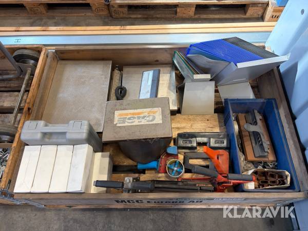 Assorterede lager udstyr - cirka 20 objekter