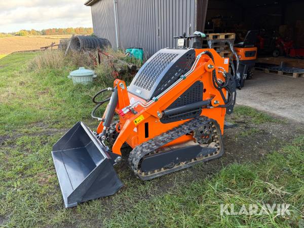 Minilæsser SDTW TW480 med skovl og gafler
