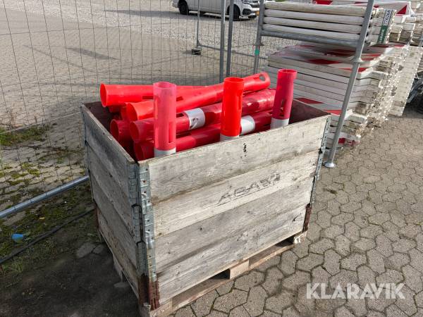 Afmærkningspæle 17 styk fødder 28 styk pæle.