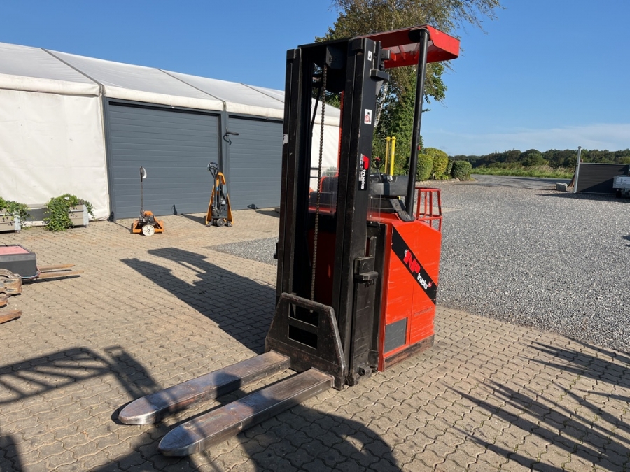 Stabler, løftehøjde 480 cm.