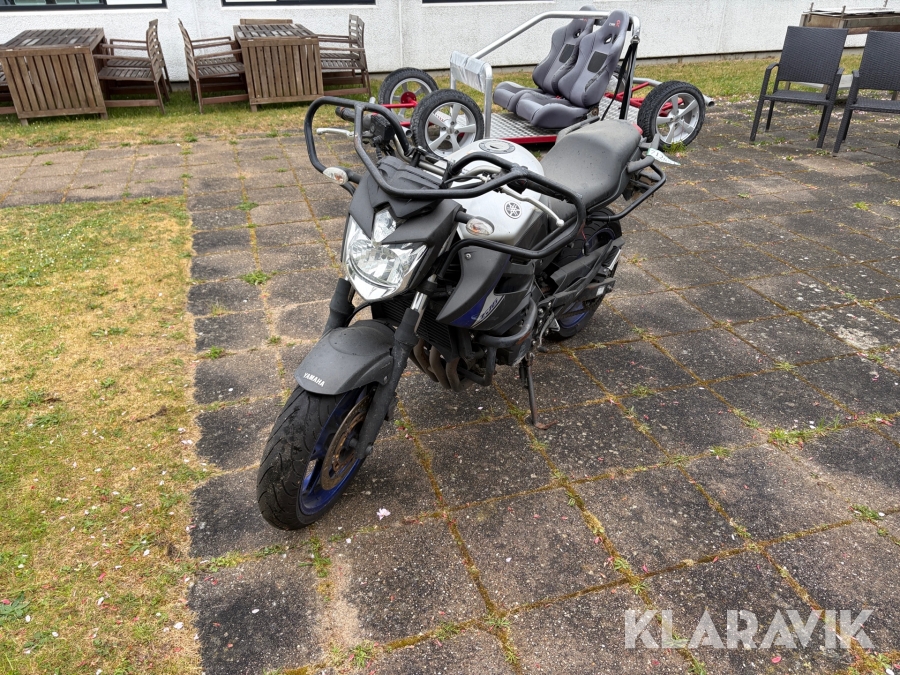 Motorcykel Yamaha XJ6 A 600 cm³