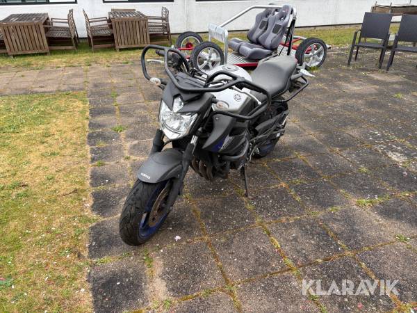 Motorcykel Yamaha XJ6 A 600 cm³