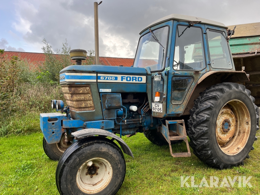 Traktor Ford 6700