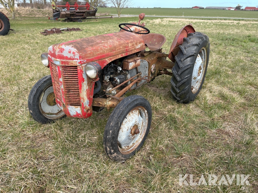 Veterantraktor Massey Ferguson 26