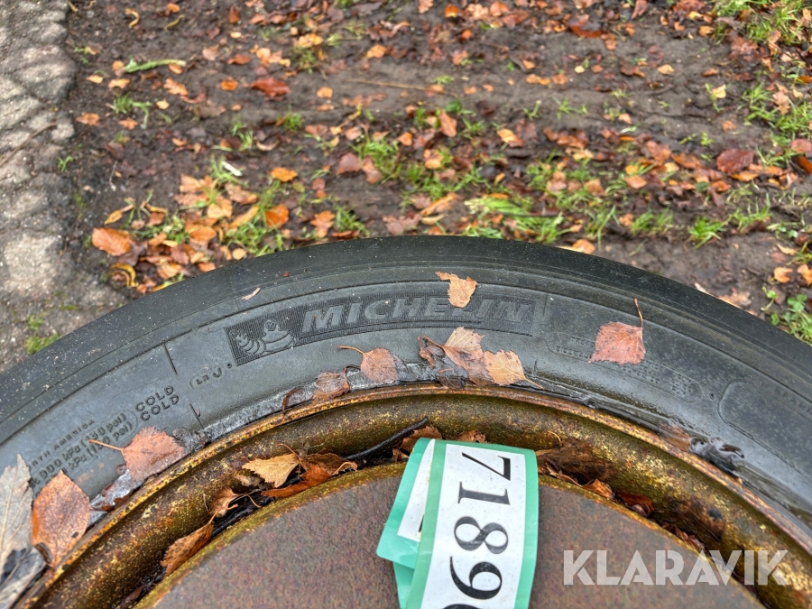 Dæk med fælg Dunlop og michellin