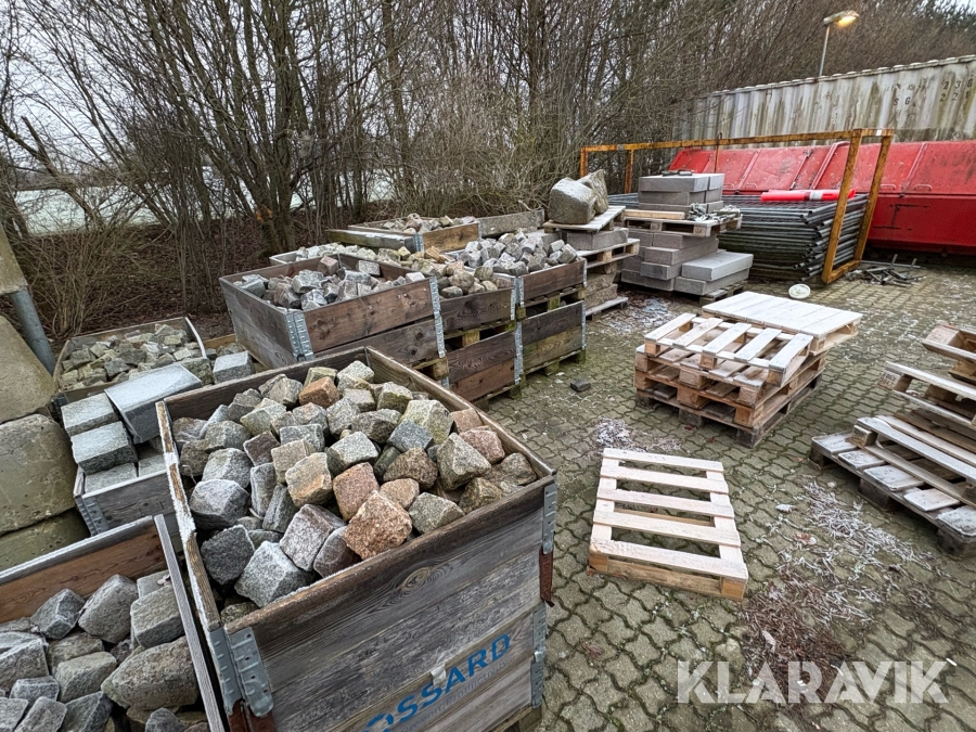 Granitsten parti blandt andet fra det gamle København