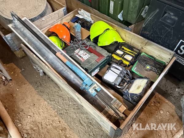 Værktøj, arbejdslamper og sikkerhedsudstyr - blandet parti