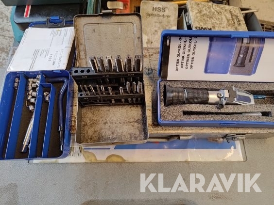 Specialværktøj fra havemaskineværksted oprettelsessæt, stort topnøglesæt, snitbakker, snittapper, helicoilsæt, bits, hulsæt, trykluftpladesav, refraktometer, topnøglesæt div, loddekolbesæt, svejsehjelm,