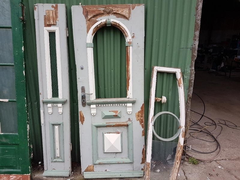 Gammel dør 29 cm + 73 cm x 187 cm