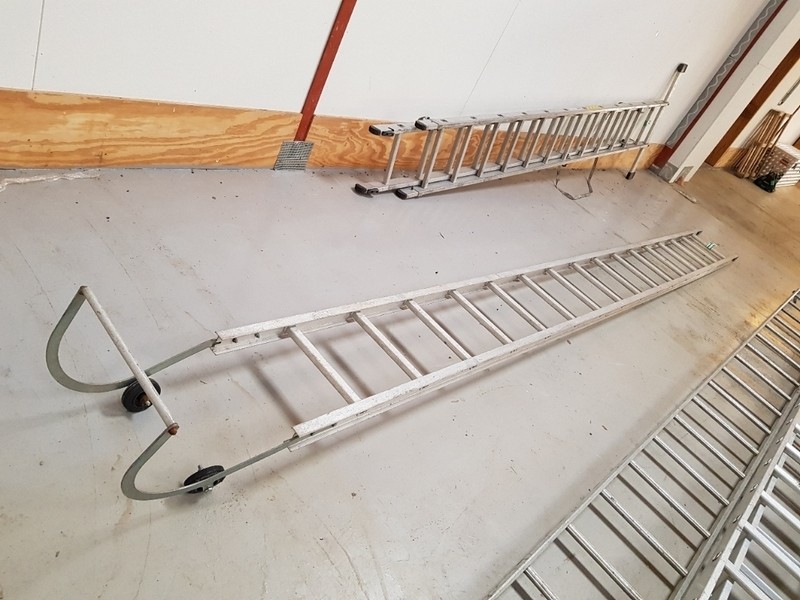 Tagstige m. rygbøjle