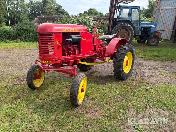 Traktor Massey-Harris Pony