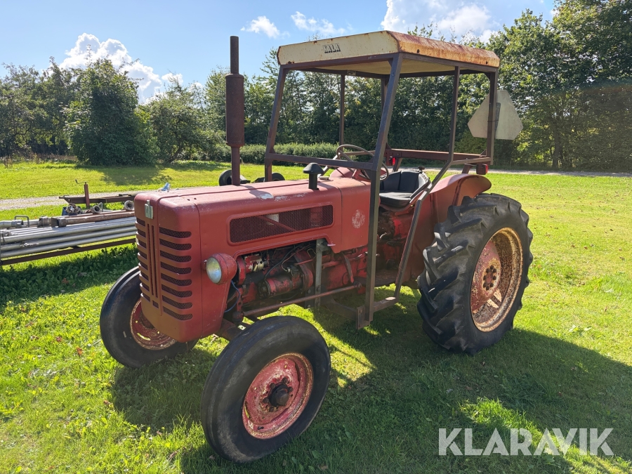 Veterantraktor IH B 275 Diesel