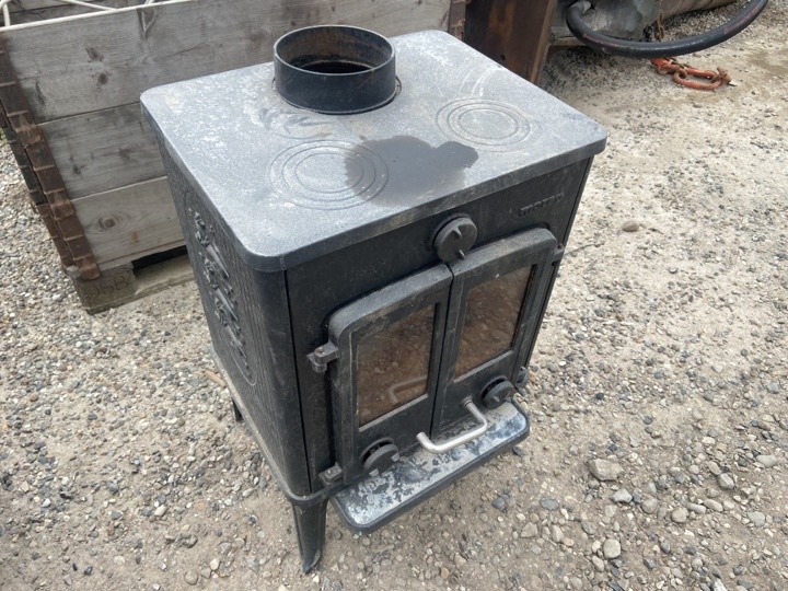 Støbejernsbrændeovn