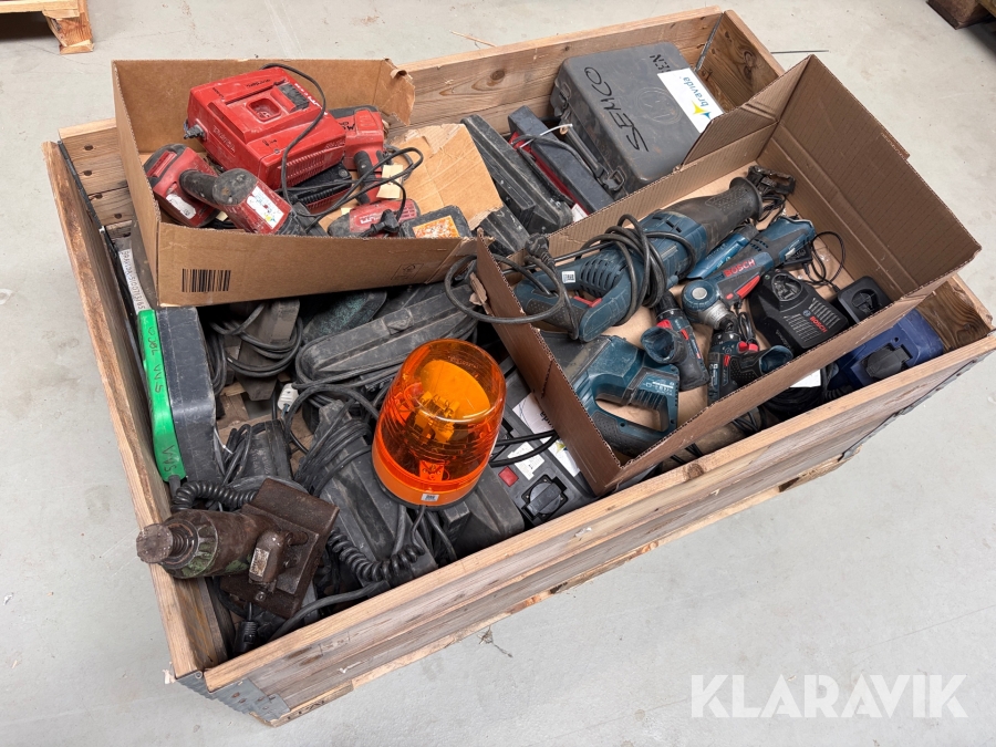 Lot - Assorteret håndværktøj og arbejdslys Bosch, Hilti, Makita og øvrigt - 1 palle