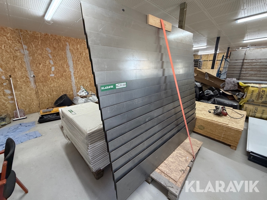 Stål reoler til brochure