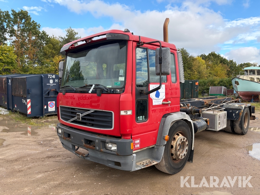 Lastbil Volvo FL 18 E 4x2 Luft med flakhejs