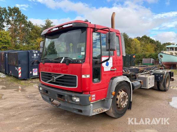 Lastbil Volvo FL 18 E 4x2 Luft med flakhejs