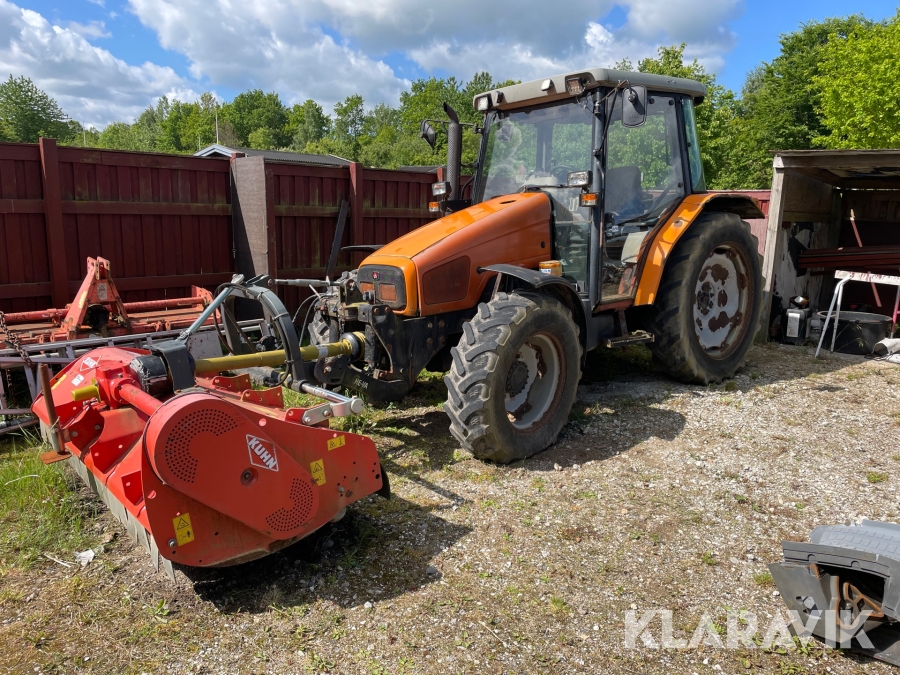 Traktor MASSEY FERGUSON 4325 med KUHN Slagleklipper