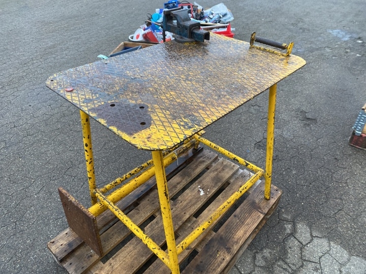 Klaravik Auktioner | Stålbord