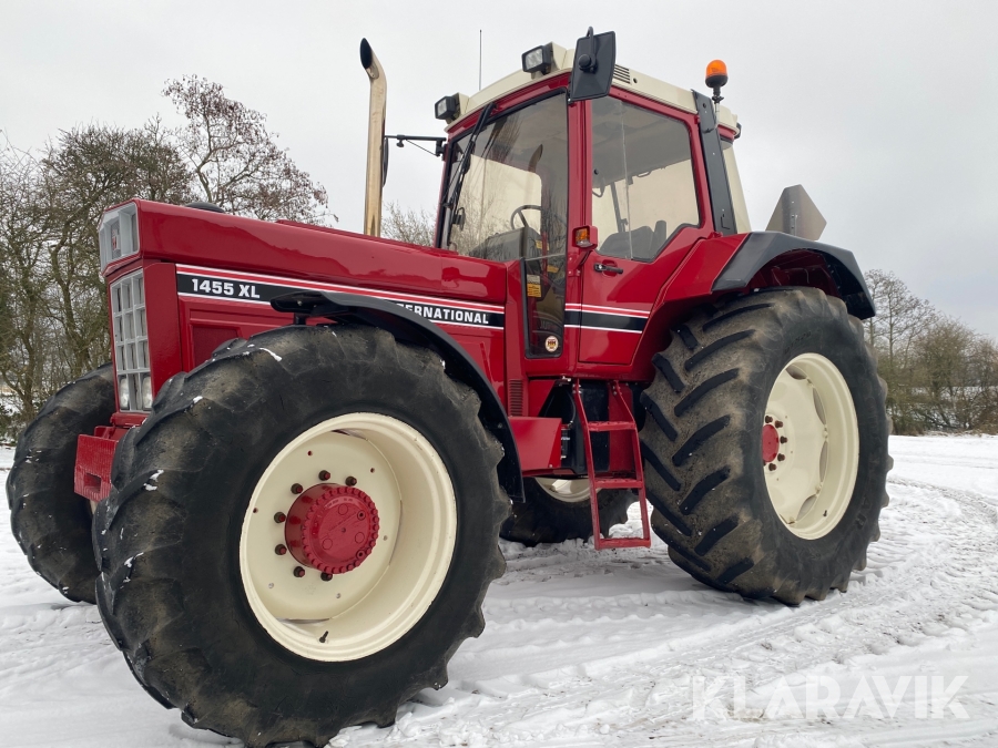 Traktor IH 1455 XL