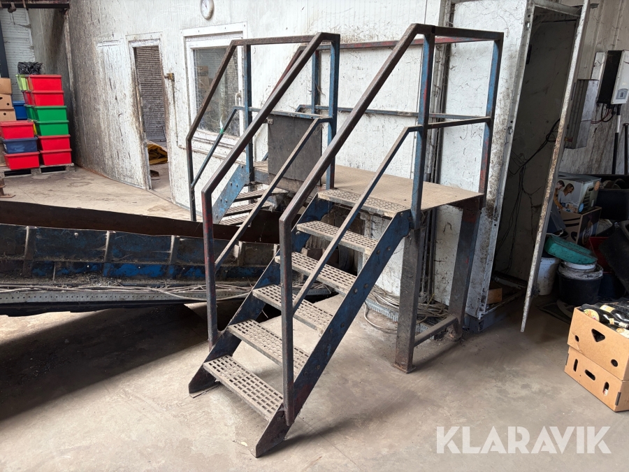 Trappe med platform