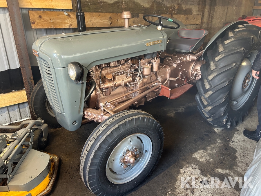 Traktor Ferguson Guldfugl