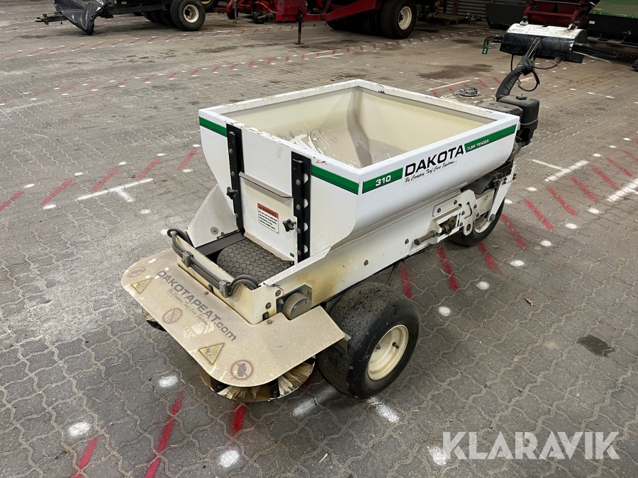 Sandudlægger Dakota 310 Turf Tender