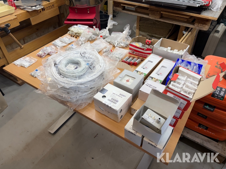 Lot med blandet el materiel
