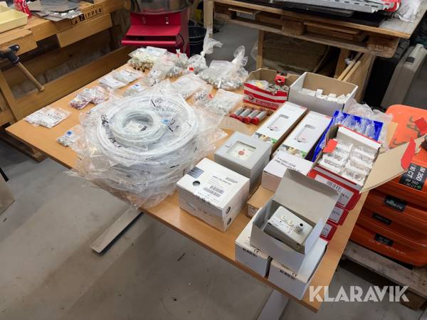 Lot med blandet el materiel