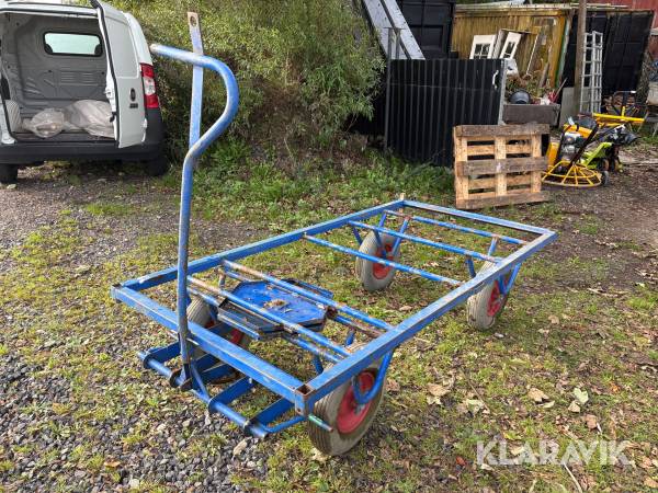 Stål vogn med massive hjul og bremse