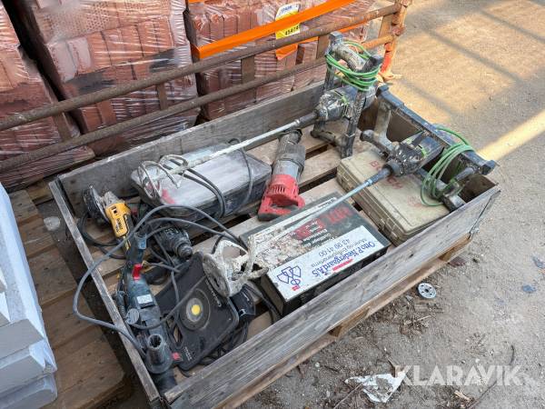 Assorteret håndværktøj og lamper - 10 dele