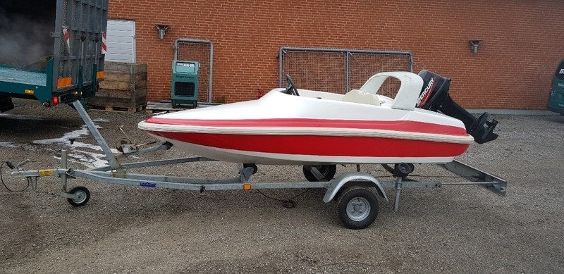 Lille speedbåd m. trailer