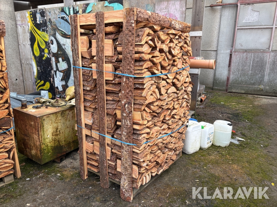 Brænde tårn af lærke træ