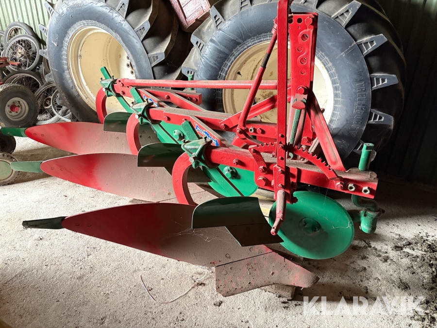 Veteranplov Kverneland MA 3-furet med rulleskær og forplov