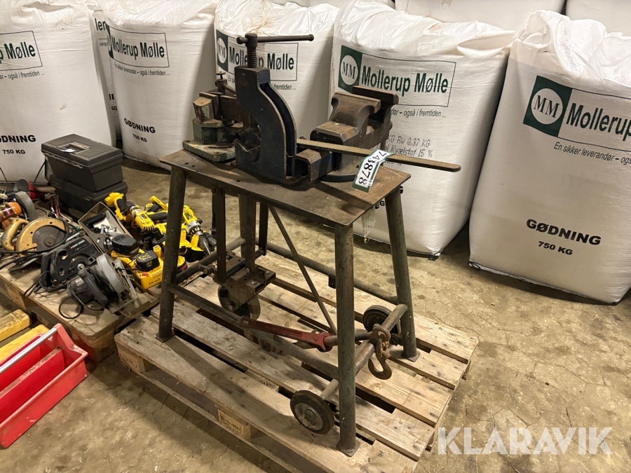 Smedebord med skruestik