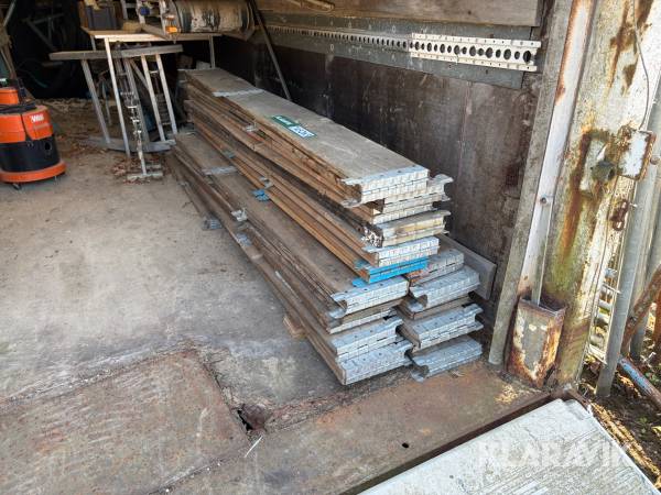 Pallesider i træ med stålbeslag 16 styk.