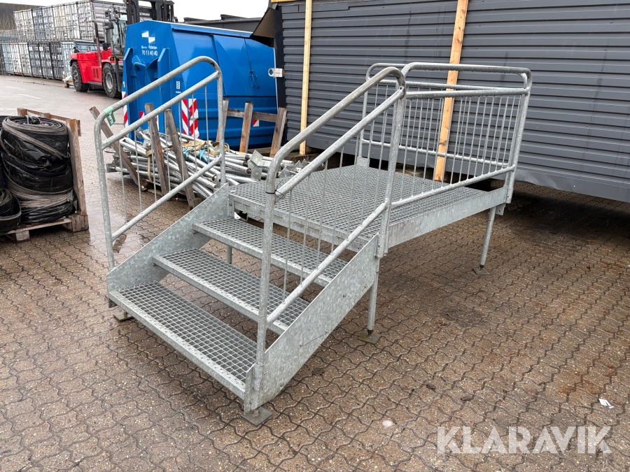 Trappe med platform