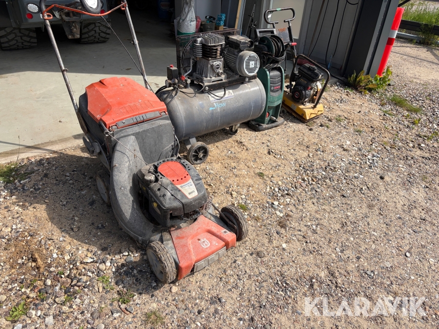 Blandet ting pladevibrator, plæneklipper, kompressor og højtryksrenser