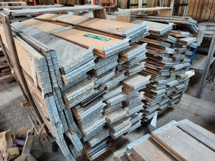 Pallerammer 295-300 stk og 28 små