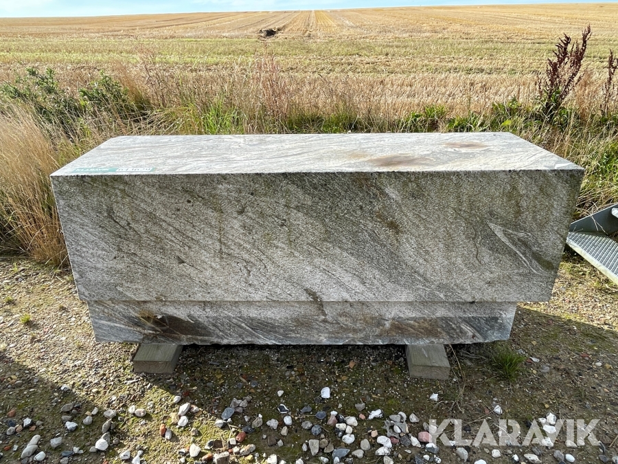 Poleret granitblok 1 styk