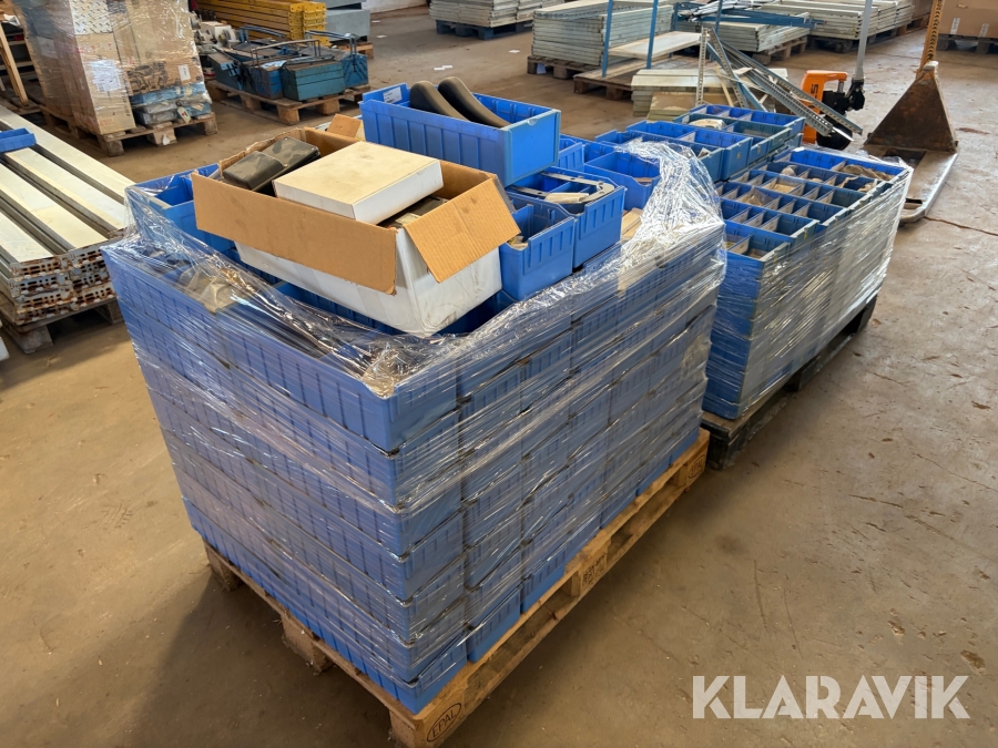 Reservedele til Case IH maskiner - cirka 245 kasser