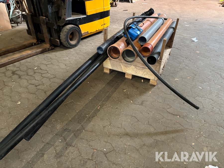 PVC-rør og svejser med samlemuffer