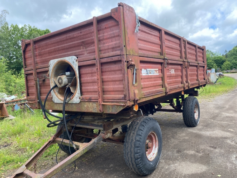 4 hjulet vogn med blæser